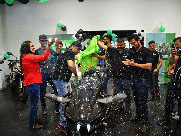 இந்தியா வந்தது முதல் கவாஸாகி நிஞ்சா ஹச்2 கார்பன் பைக் 