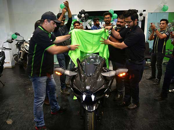 இந்தியா வந்தது முதல் கவாஸாகி நிஞ்சா ஹச்2 கார்பன் பைக் 