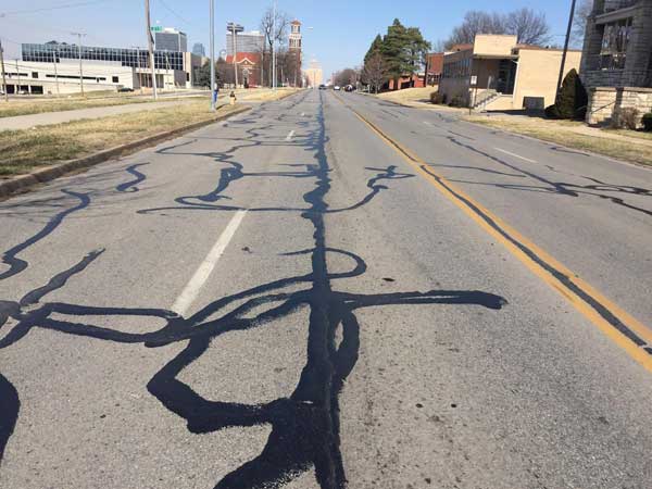 போர்சே காரை அப்பளமாக நொறுக்கிய மெக்கானிக்