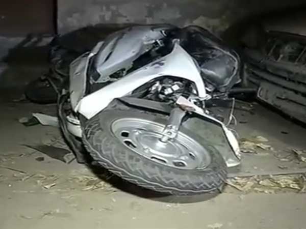  கண்மூடித்தனமாக வந்த மெர்சிடிஸ் பென்ஸ் கார் மோதி வாலிபர் பலி!