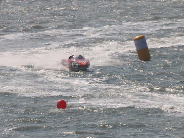 இந்தியாவில் நடைபெற்ற பவர் போட் விளையாட்டு போட்டி