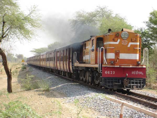 சுதந்திர இந்தியாவில் ஓடும் ஆங்கிலேயருக்கு சொந்தமான ரயில்