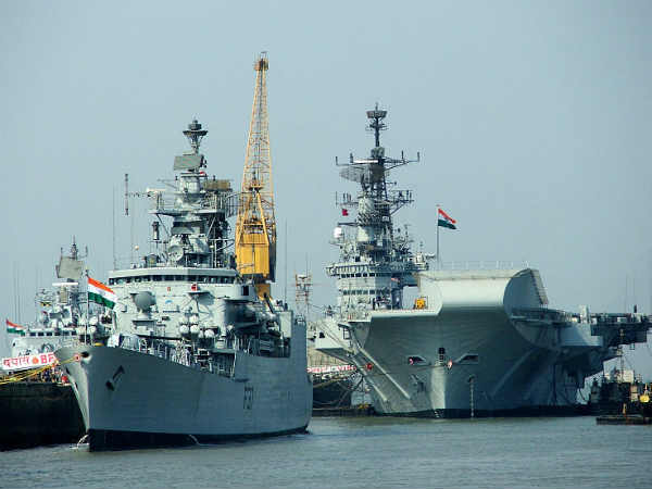 'கசாப்பு'க்கு செல்லும் ஐஎன்எஸ் விராத் போர்க்கப்பல்!!
