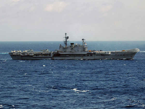 'கசாப்பு'க்கு செல்லும் ஐஎன்எஸ் விராத் போர்க்கப்பல்!!