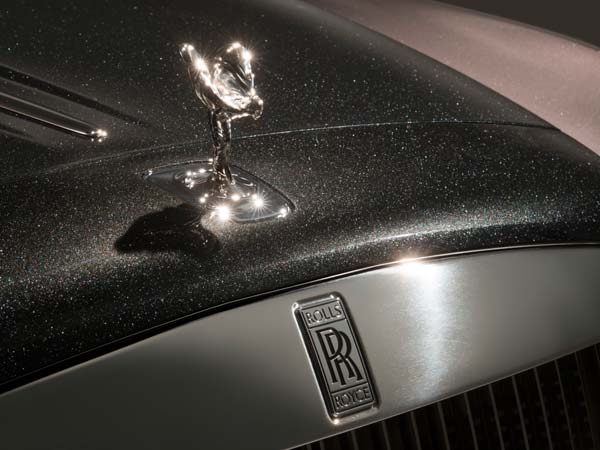 வைரங்களை தூளாக்கி பெயிண்டிங் செய்யப்பட்ட ரோல்ஸ்ராய்ஸ் கார்