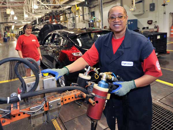 வேலைவாய்ப்பில் பெண்களுக்கு முன்னுரிமை கொடுக்கும் ஃபோர்டு!