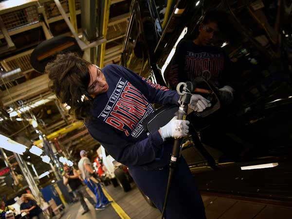 வேலைவாய்ப்பில் பெண்களுக்கு முன்னுரிமை கொடுக்கும் ஃபோர்டு!