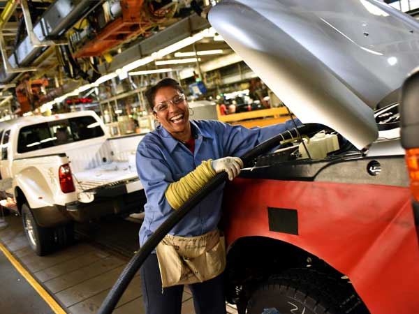 வேலைவாய்ப்பில் பெண்களுக்கு முன்னுரிமை கொடுக்கும் ஃபோர்டு!