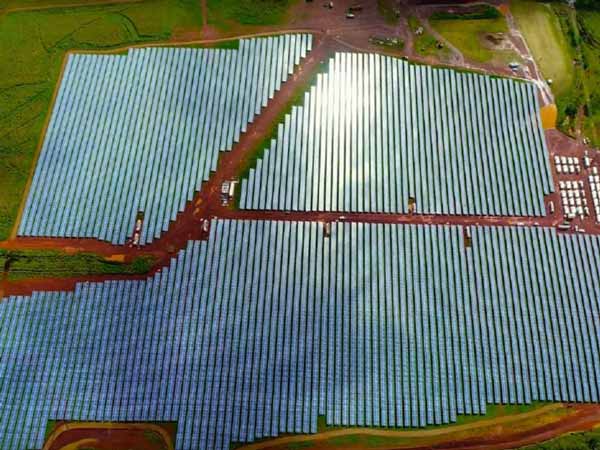 உலகின் மிகப்பெரிய சோலார் பூங்காவை அமைத்தது டெஸ்லா