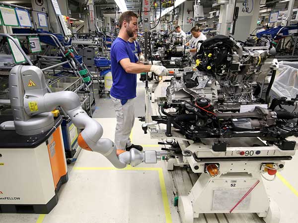 'ஜெர்மன் எஞ்சினியரிங்'கில் வரப்போகும் புதிய டாடா கார்கள்!!