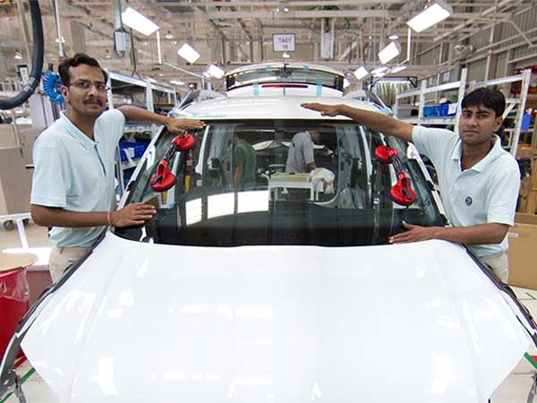 'ஜெர்மன் எஞ்சினியரிங்'கில் வரப்போகும் புதிய டாடா கார்கள்!!