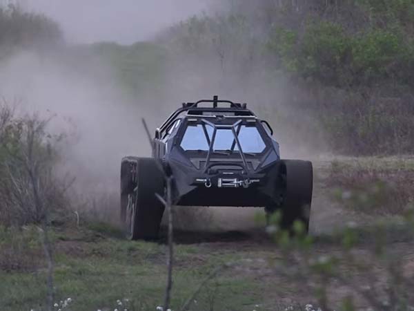 ராணுவ கவச வாகனங்கள் விற்பனைக்கு அறிமுகம் ராணுவ கவச வாகனங்கள் விற்பனைக்கு அறிமுகம்