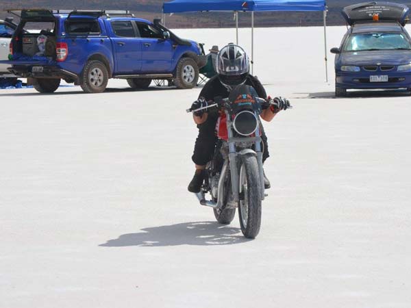 அதிவேக சாதனை படைத்த ராயல் என்ஃபீல்டு பைக்