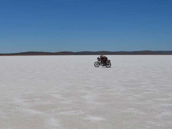 அதிவேக சாதனை படைத்த ராயல் என்ஃபீல்டு பைக்