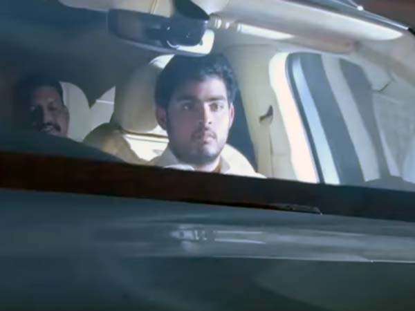 போட்டி போட்டு காஸ்ட்லியான கார்களை வாங்கி ஜூனியர் அம்பானிகள்!!