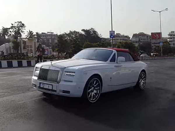 போட்டி போட்டு காஸ்ட்லியான கார்களை வாங்கி ஜூனியர் அம்பானிகள்!!