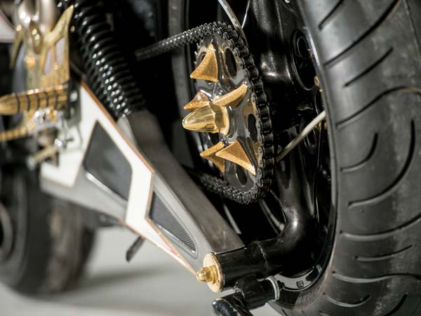 18 மாதங்களாக தயாரிக்கப்பட்ட கஸ்டமைஸ் மோட்டார் சைக்கிள்