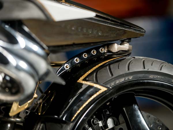 18 மாதங்களாக தயாரிக்கப்பட்ட கஸ்டமைஸ் மோட்டார் சைக்கிள்