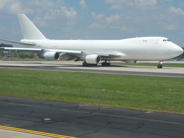  விமானங்களுக்கு வெள்ளை வண்ண பூச்சு கொடுக்கப்படுவதன் ரகசியம் என்ன?