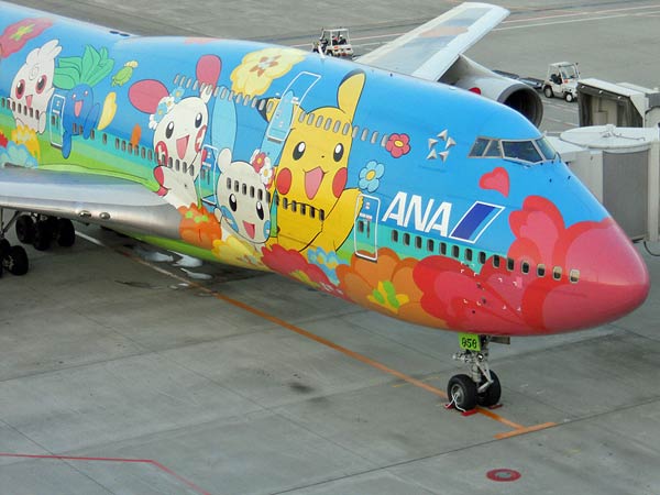  விமானங்களுக்கு வெள்ளை வண்ண பூச்சு கொடுக்கப்படுவதன் ரகசியம் என்ன?