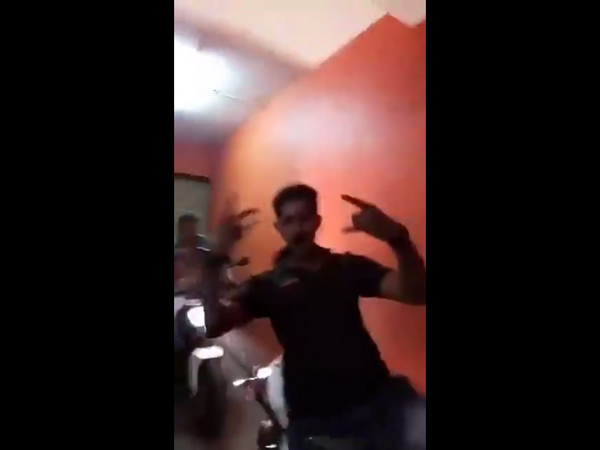 கேடிஎம் ஷோரூம் ஊழியர்கள் செய்த வேலையை பாருங்க!