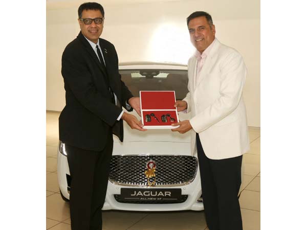 ஜாகுவார் காரை தனக்கு தானே பரிசளித்து கொண்ட நடிகர்