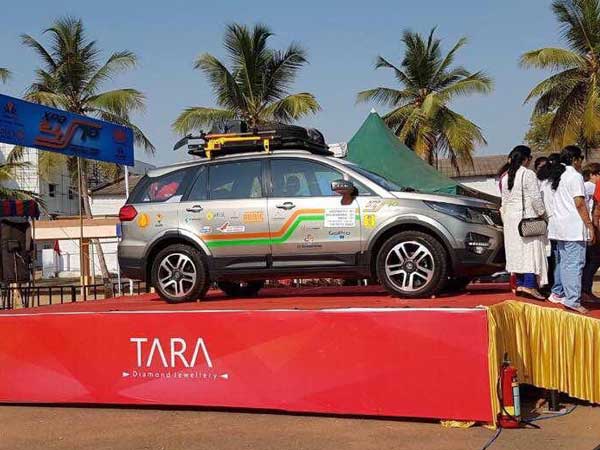 கோவையிலிருந்து லண்டனுக்கு காரில் சாகசப் பயணத்தை துவங்கிய பெண்கள்!