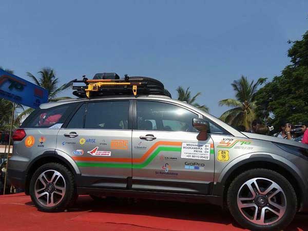 கோவையிலிருந்து லண்டனுக்கு காரில் சாகசப் பயணத்தை துவங்கிய பெண்கள்!