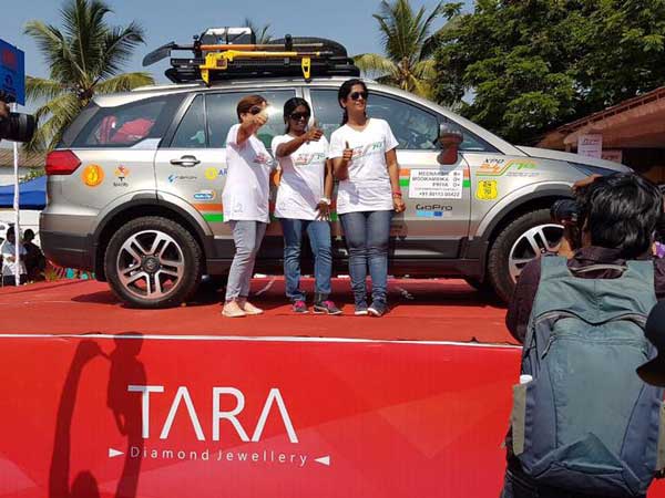 கோவையிலிருந்து லண்டனுக்கு காரில் சாகசப் பயணத்தை துவங்கிய பெண்கள்!