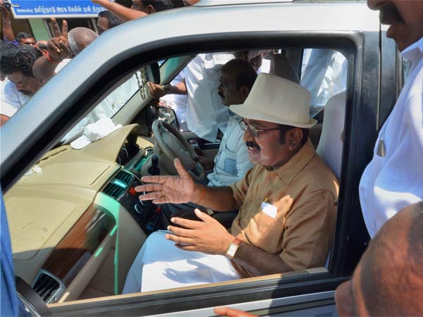  டிடிவி.தினகரனின் ஆஸ்தான கார் மாடல் பற்றிய விபரம்!