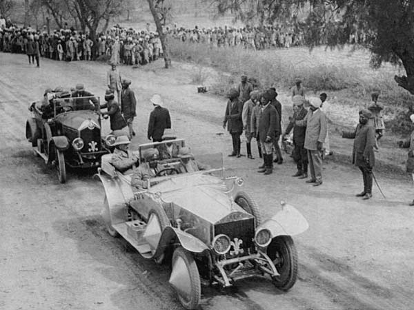 இந்தியாவில் குப்பை அள்ளிய ரோல்ஸ் ராய்ஸ்!