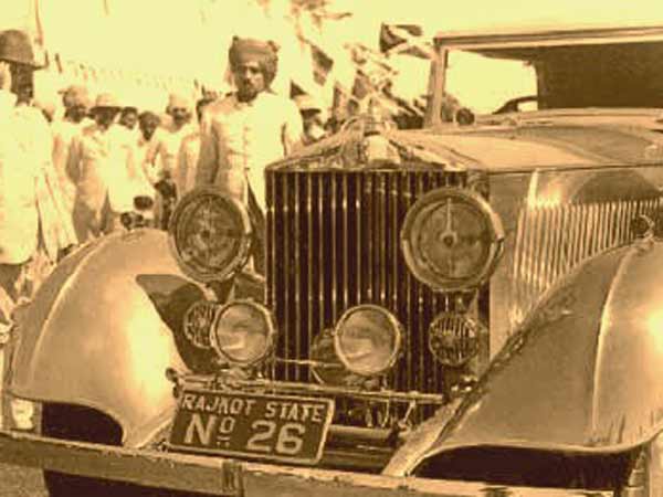 இந்தியாவில் குப்பை அள்ளிய ரோல்ஸ் ராய்ஸ்!