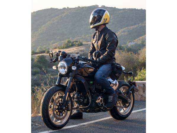 டுகாட்டி ஸ்க்ராம்ப்ளர் பைக்கிற்கு ரூ.2 லட்சம் தள்ளுபடி!