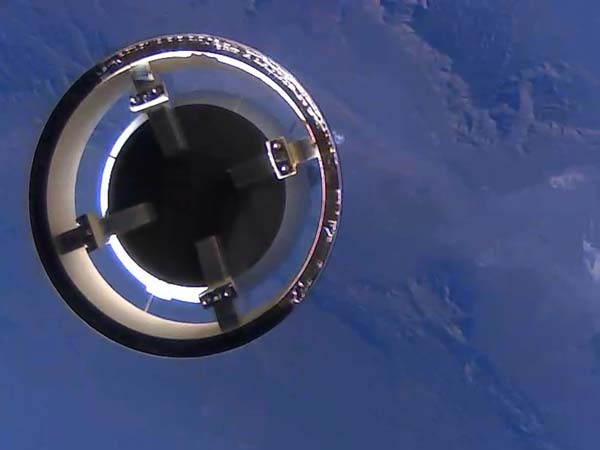 விண்வெளிக்கு சுற்றுலா அழைத்து செல்லும் ஆகாய கப்பல் ரெடி