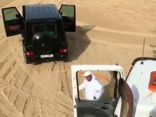 டிரக் டிரைவருக்கு இளவரசரின் மனிதநேய உதவி: வைரலான வீடியோ டிரக் டிரைவருக்கு இளவரசரின் மனிதநேய உதவி: வைரலான வீடியோ