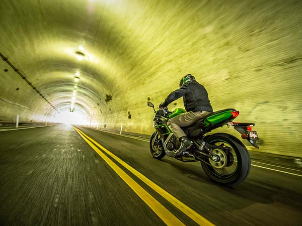 அடிமாட்டு விலைக்கு சூப்பர் பைக்குகளை விற்க டீலர்கள் ரகசிய முயற்சி ?! அடிமாட்டு விலைக்கு சூப்பர் பைக்குகளை விற்க டீலர்கள் ரகசிய முயற்சி ?!