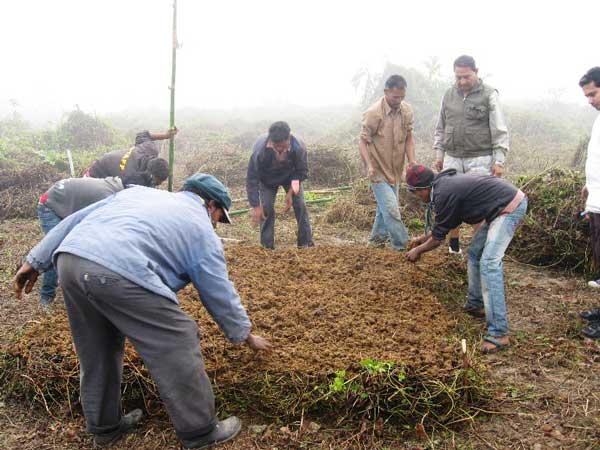 17 கிமீக்கு 1 ரூபாய் தான் செலவாம்: மாட்டுசாணத்தால் இயங்கும் பேருந்து!