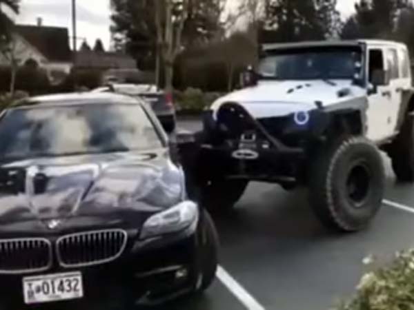 வாகனத்தை சரியாக பார்க்கிங் செய்யாவிட்டால் இதுதான் நிலைமை! வாகனத்தை சரியாக பார்க்கிங் செய்யாவிட்டால் இதுதான் நிலைமை!