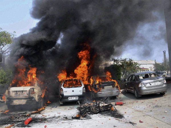 மக்களே உஷார்: கார் கவரால் கார்கள் தீயில் எரிந்து நாசம்!