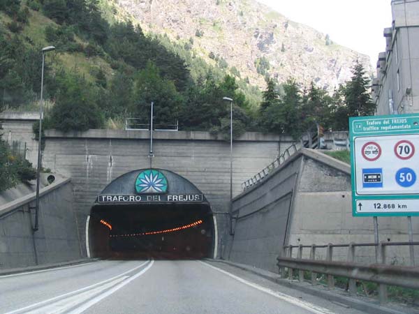 உலகின் மிக நீளமான டாப்-10 சுரங்க வழிப்பாதைகள்