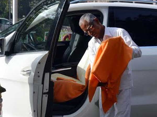 3 கோடி ரூபாய் காரில் வலம் வரும் யோகி ஆதித்யநாத்