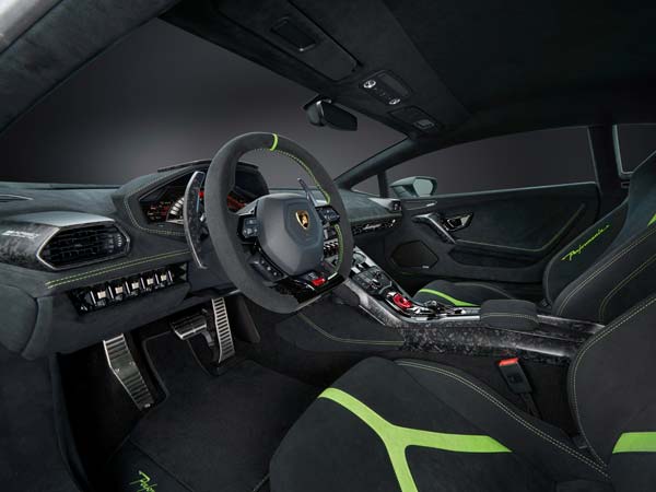 புதிய லம்போர்கினி ஸ்போர்ட்ஸ் கார் இந்தியாவில் அறிமுகம்!