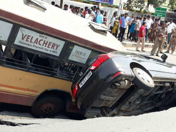 அண்ணா சாலையில் உருவான பள்ளத்தில் பஸ், கார் சிக்கி விபத்து!