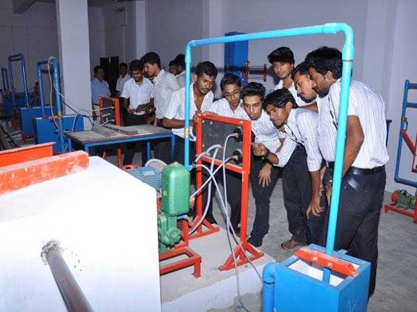 நீர் - நில பைக்கை உருவாக்கி மாணவர்கள் சாதனை!