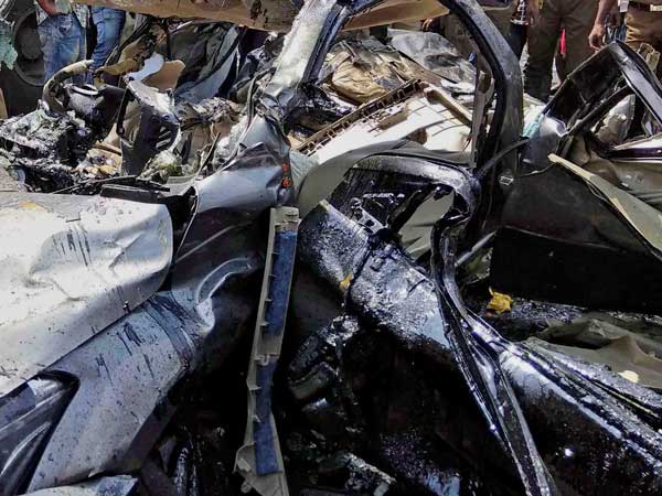 சொகுசுக்கார்களுக்கு தீ வைத்துவிட்டு தப்பிய சைக்கோ திருடர்கள்...!