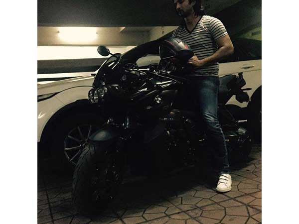 ஆடம்பர மசேரட்டி கார் வாங்கிய ‘ரீல்’ தோனி!