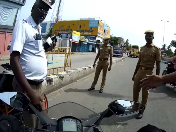 போக்குவரத்து காவலர்களின் அடாவடி: சென்னையில் மீண்டும் அத்துமீறல்!