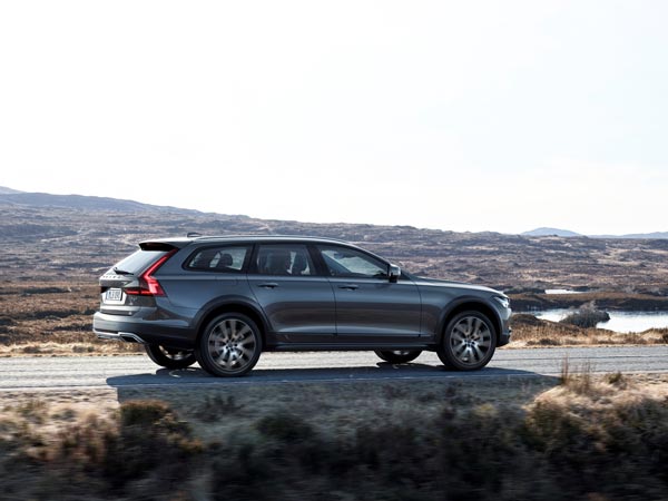 வால்வோ கார்களின் புதிய விலை பட்டியல்..!