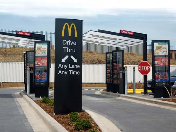  யூடியூப்பில் டிரைவிங் பயின்று கார் ஓட்டிய 8 வயது சிறுவன்..!