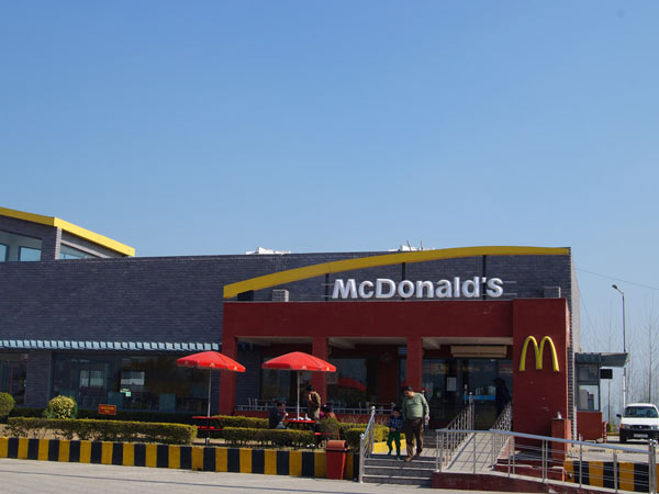  யூடியூப்பில் டிரைவிங் பயின்று கார் ஓட்டிய 8 வயது சிறுவன்..!